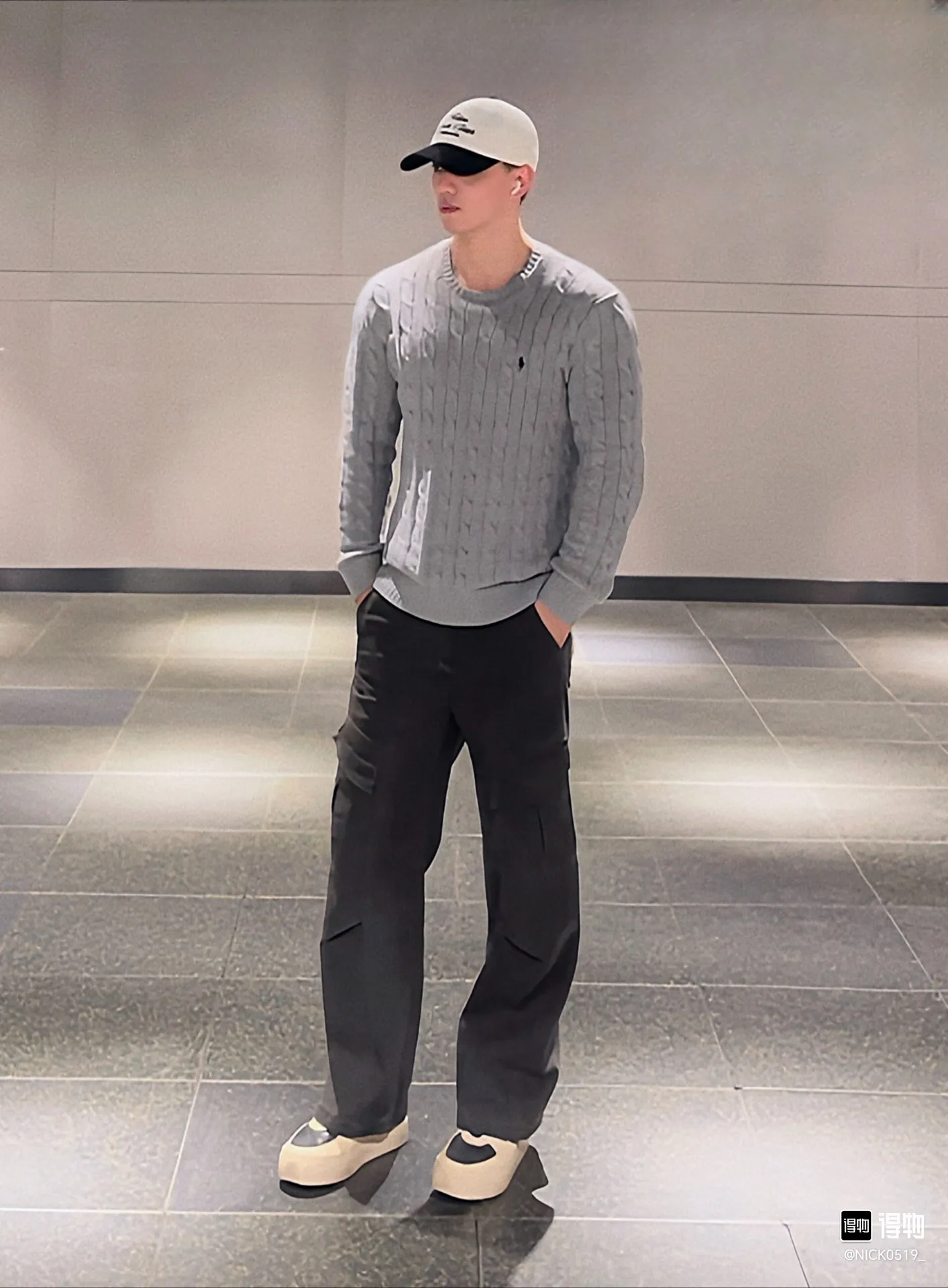 P260 Style No. D05) The top version on the market in 2025 Ralph Lauren #ootddailywear #Autumn and winter sweater #Knitted sweater outfit #ralph lauren sweater #Can be worn by both men and women [Star R] Finally waited until the Ralph men’s twist crew neck sweater is finally here! The most popular sweater is a limited edition every year. There won’t be many styles in the store! Ralph Lauren Men's Round Neck Sweater [Fire R] has a really nice shape. It can be worn alone or as a jacket. It can also be worn inside or worn with a shirt~100% pure cotton #Practical Wear. Colors: off-white, navy blue, khaki, gray, sizes S to XL